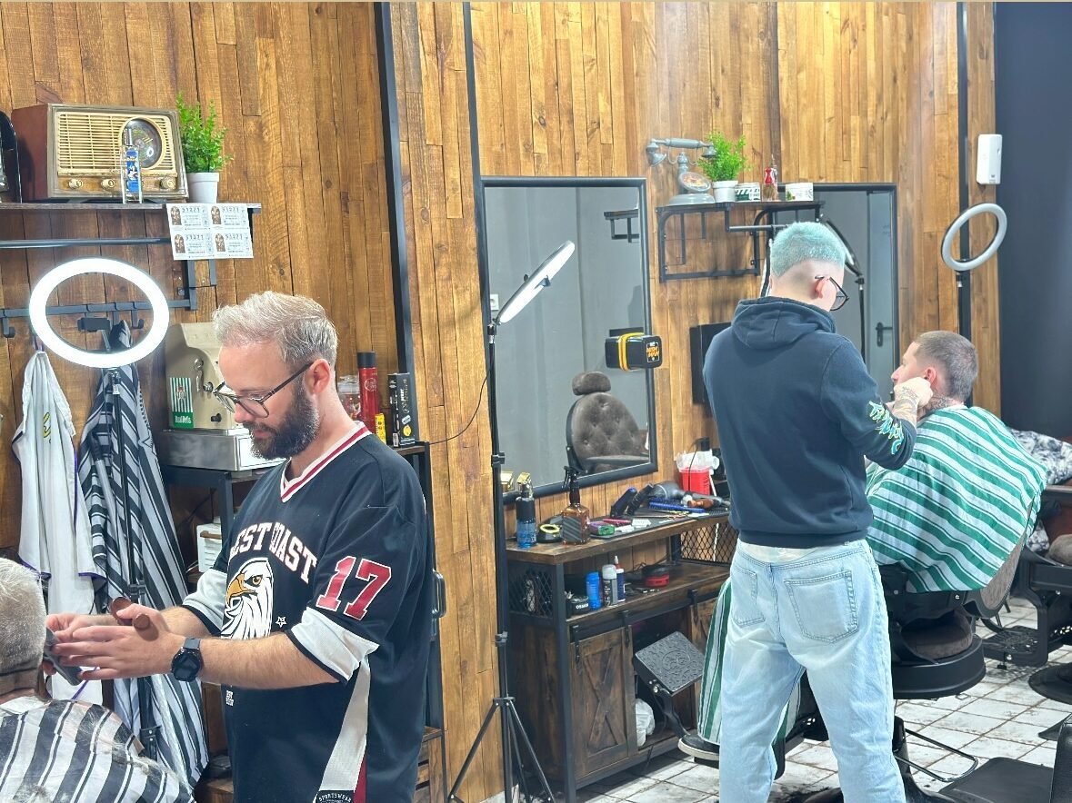 Barbería con experiencia | Barbería con experiencia,Historia de barbería,Barberos con experiencia,Tradición y modernidad en cortes,Barbería clásica y contemporánea